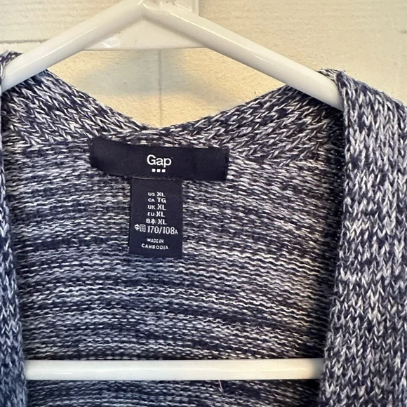 Gap Cardigan - Picture 2 of 3